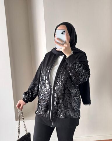 Pul Detaylı Siyah Takım